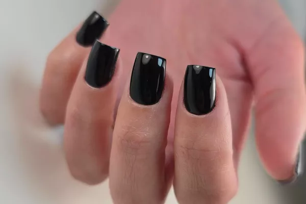Manucure russe & vernis semi-permanent renforcé