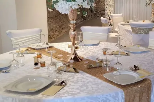 Location de Chemin de table en sequin doré