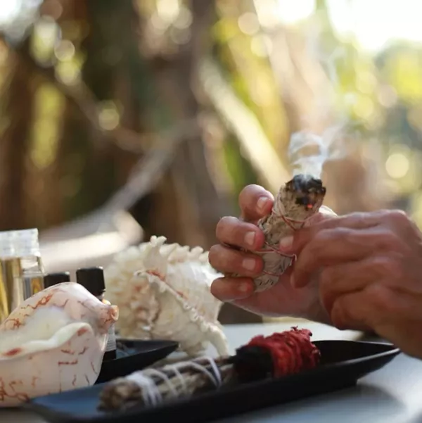 Philosophie Huna et Massage Hawaïen à Nice : L’Âme du Kahuna