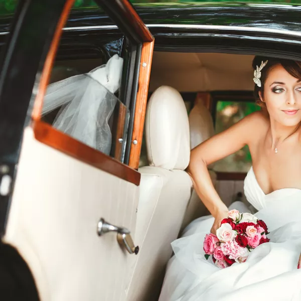 Location de voiture avec chauffeur pour mariage : prestations de luxe à Paris et en France