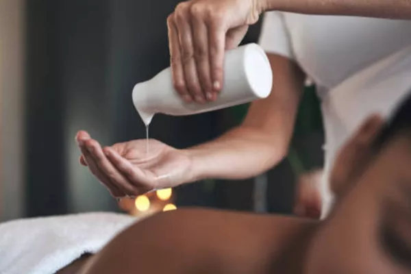 Abhyanga (massage ayurvédique)