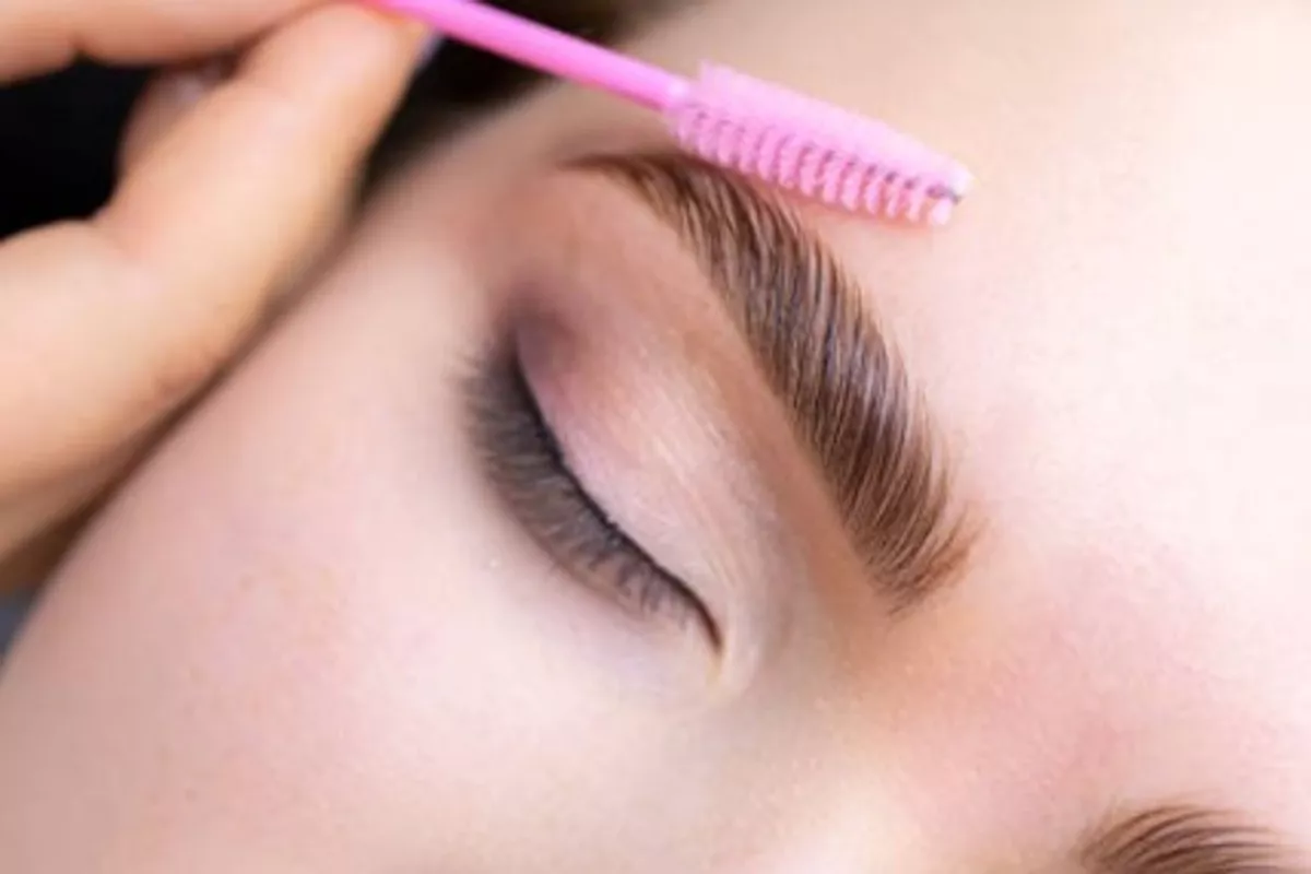 Browlift plus épilations sourcils