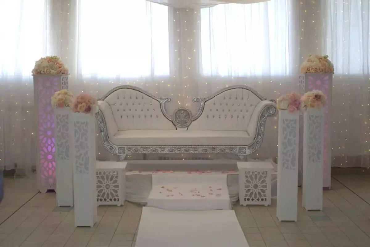 Location Banquette mariage : Baroque argentée