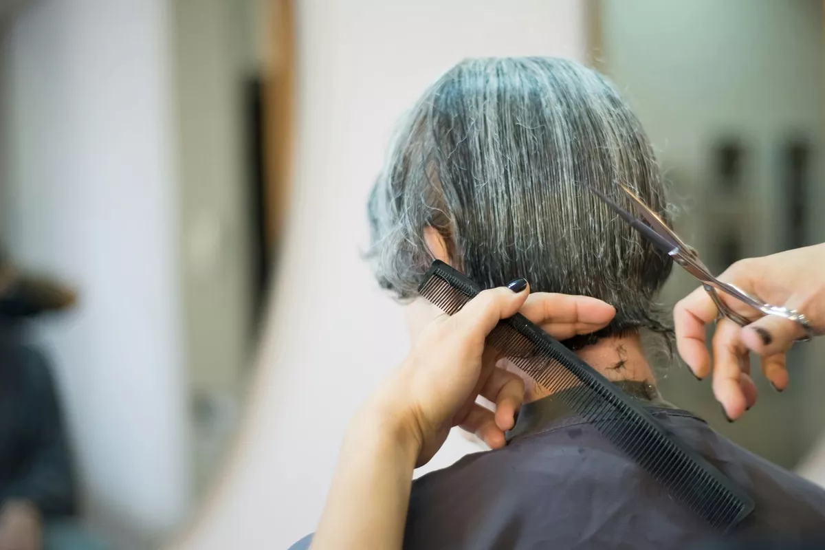 Coupe + shampoing + coiffage/séchage naturel chev courts - mi longs