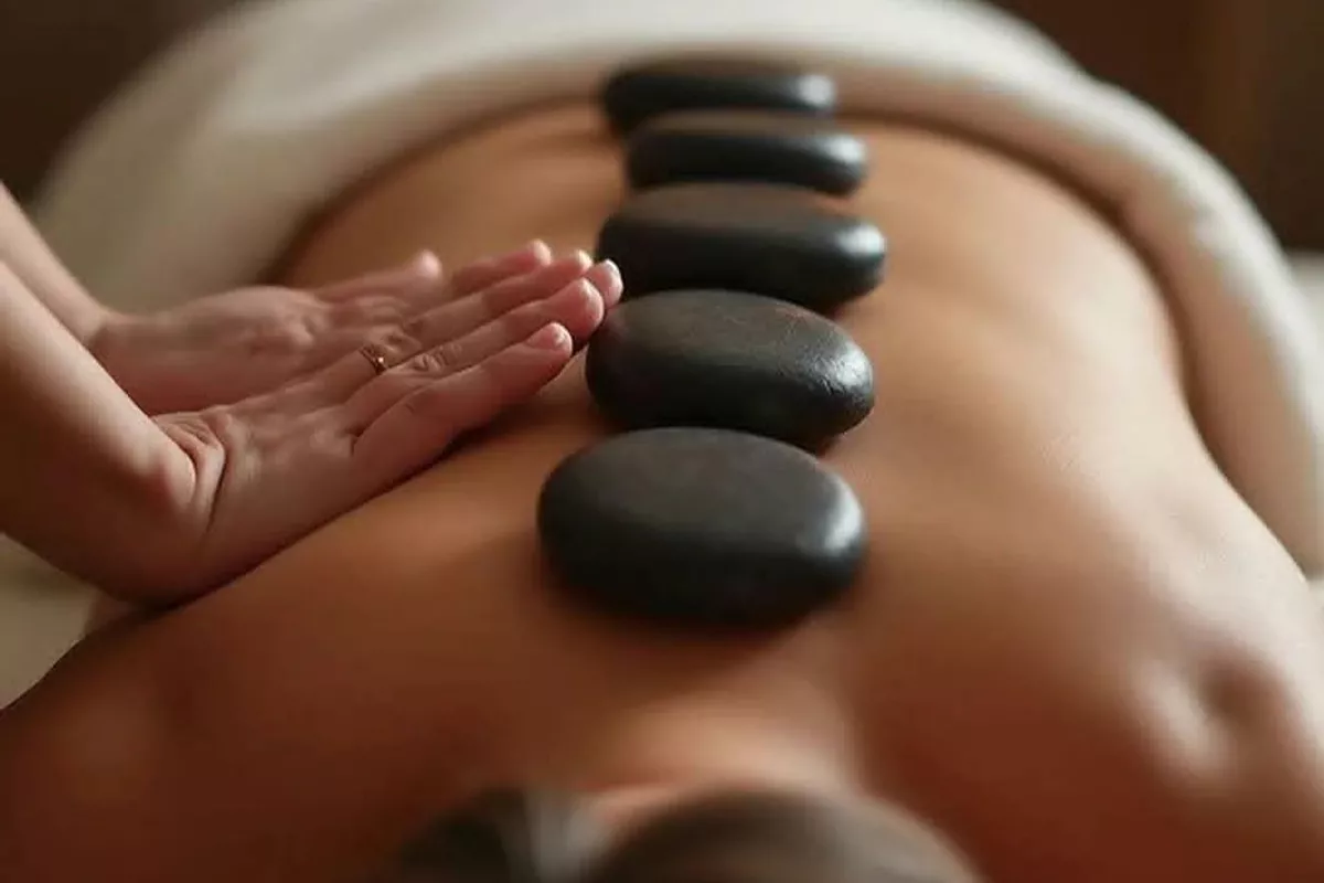 Massage aux pierres chaudes
