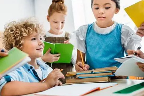 Soutien scolaire en Français pour scolaire ( du CP à la terminale) COLLECTIF  200e l'année soit 3,70 euros l'heure.