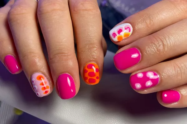 Vernis Semi-Permanent avec Renforcement au Gel