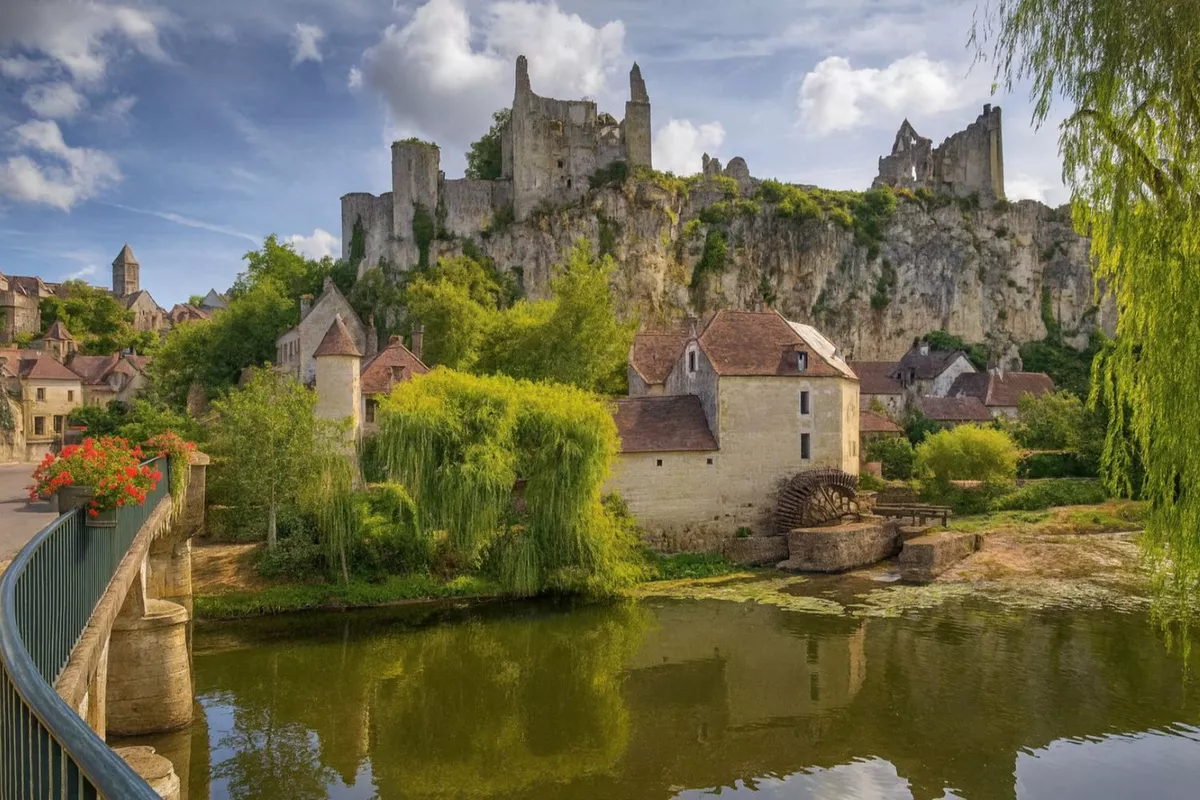 Visite en VTC  des Villages & sites historiques du 86 : Chauvigny, Angles-sur-l’Anglin, Saint-Savin, Vallée des Singes