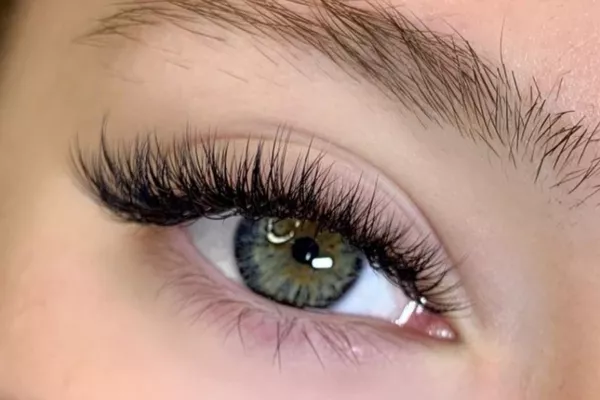 Extensions de cils ( cils à cils)
