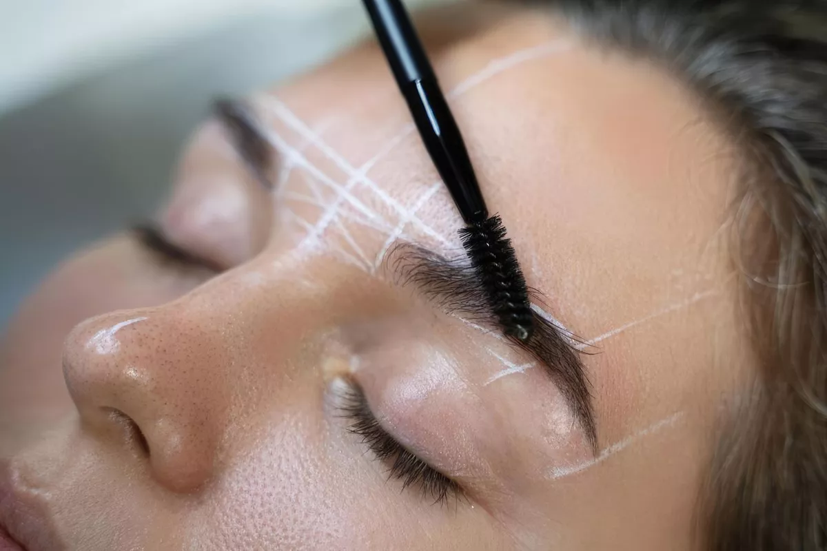 Restructuration des sourcils