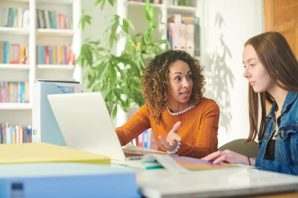 Conseil et orientation pour étudiants — Choix de filière