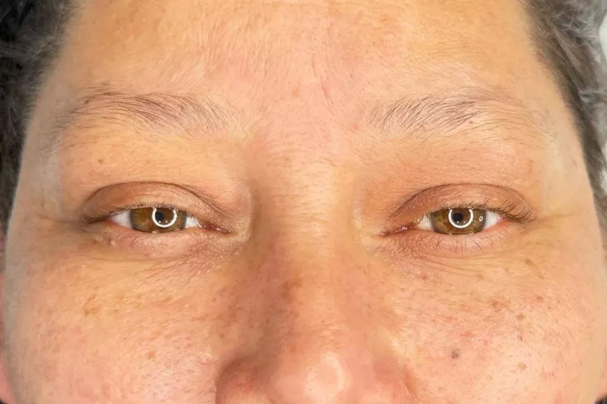 Sourcils Poil à Poil hyperréaliste
