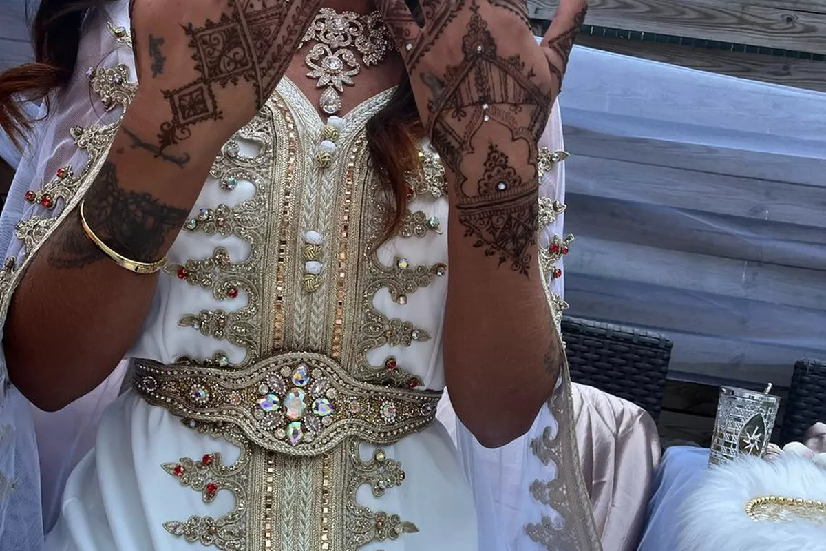 Henné mariée 2 mains(une face ) modèle mi chargé