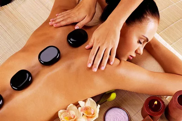 Massage aux pierres chaudes
