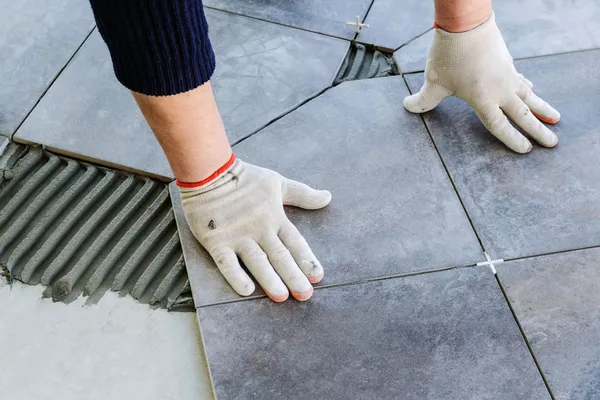 Pose de carrelage intérieur et extérieur – Nice, Alpes-Maritimes (06) & Var (83)