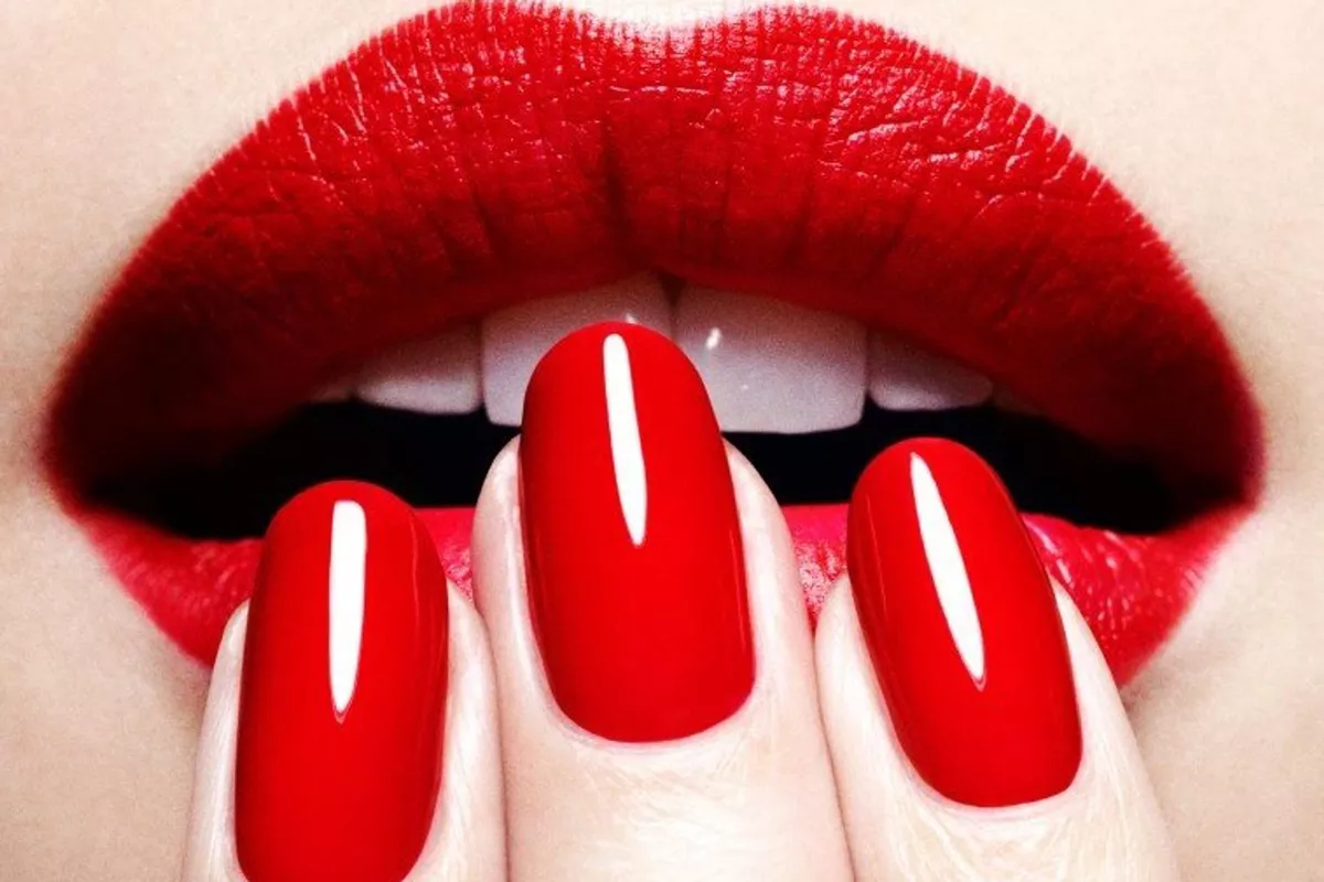 Fée des mains complet ou pieds : manucure, gommage, massage et entretien des ongles