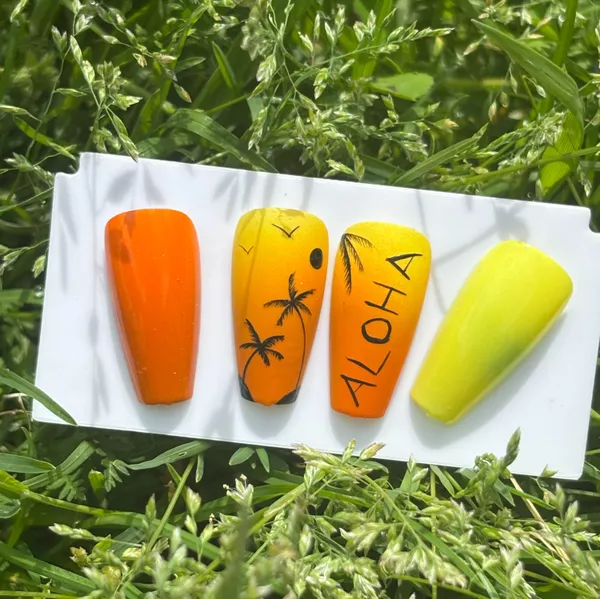 Press on nails : summer