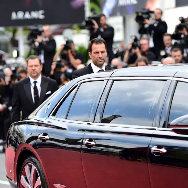 Luxe sur Roues : Les Secrets Cachés des Chauffeurs Privés des Stars