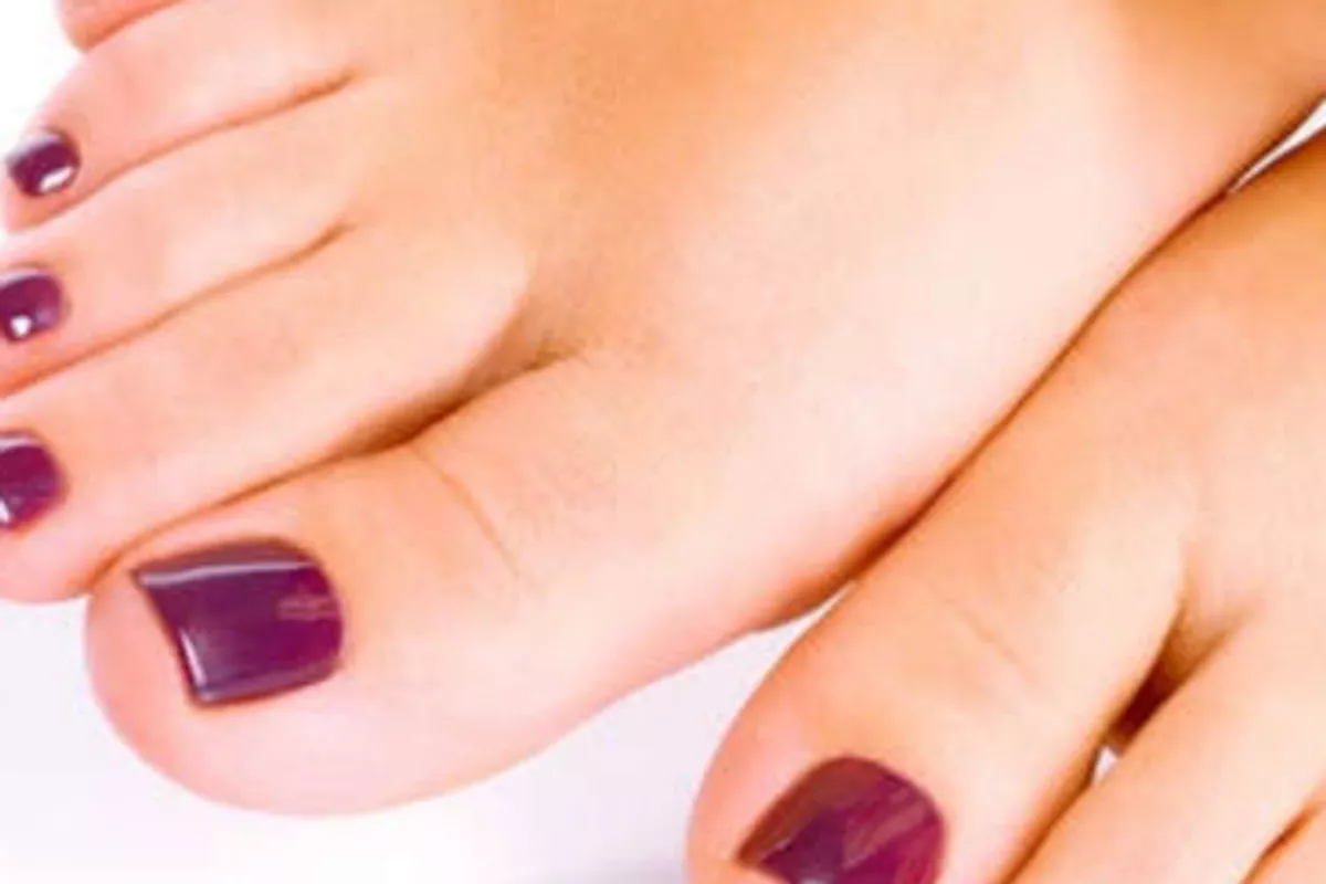 vernis semi-permanent sur ongles plus peeling des pieds