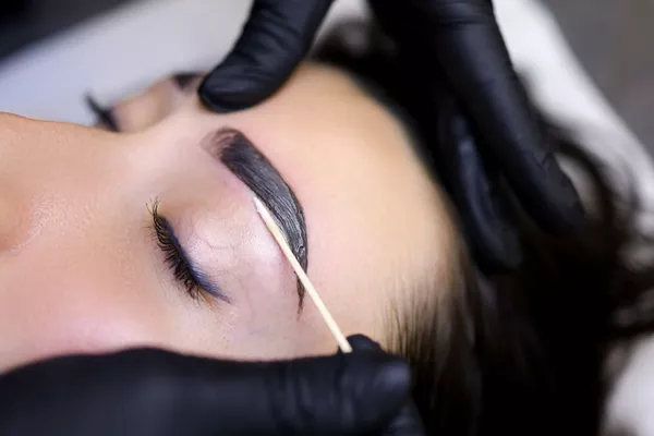 Coloration des sourcils