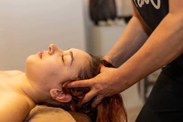 🌸 Spécial Fête des Mères – Massage “Dos & Crânien” – 1h15