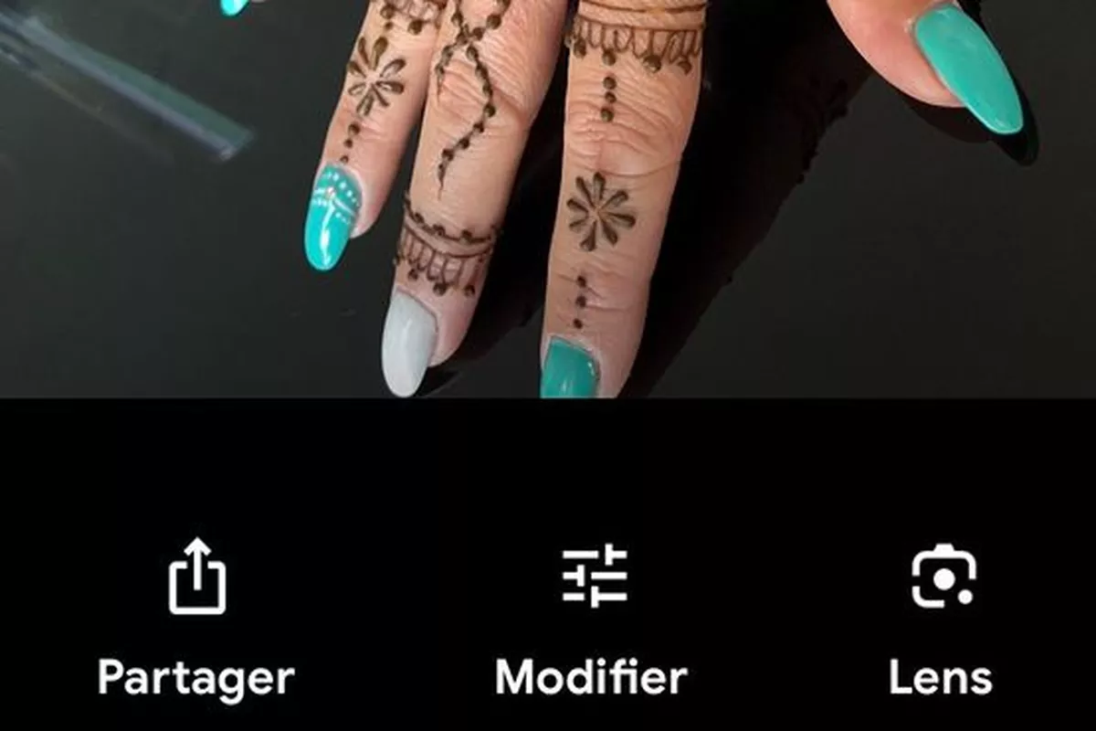 Henné main modèle chargé
