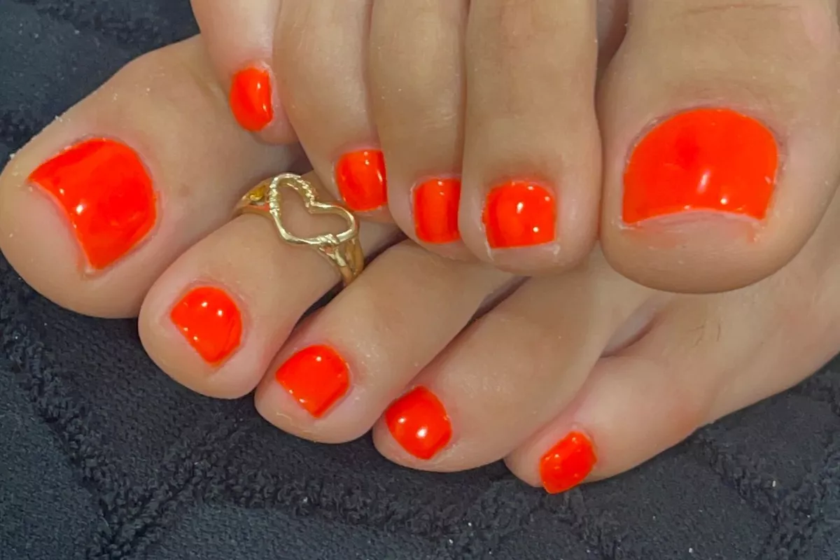 Forfait Beauté des Pieds avec soin des callosités avec pose de vernis semi permanent