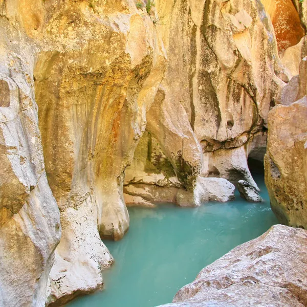 Transfert VTC vers les Gorges du Verdon depuis Marseille : la meilleure façon de découvrir un joyau naturel