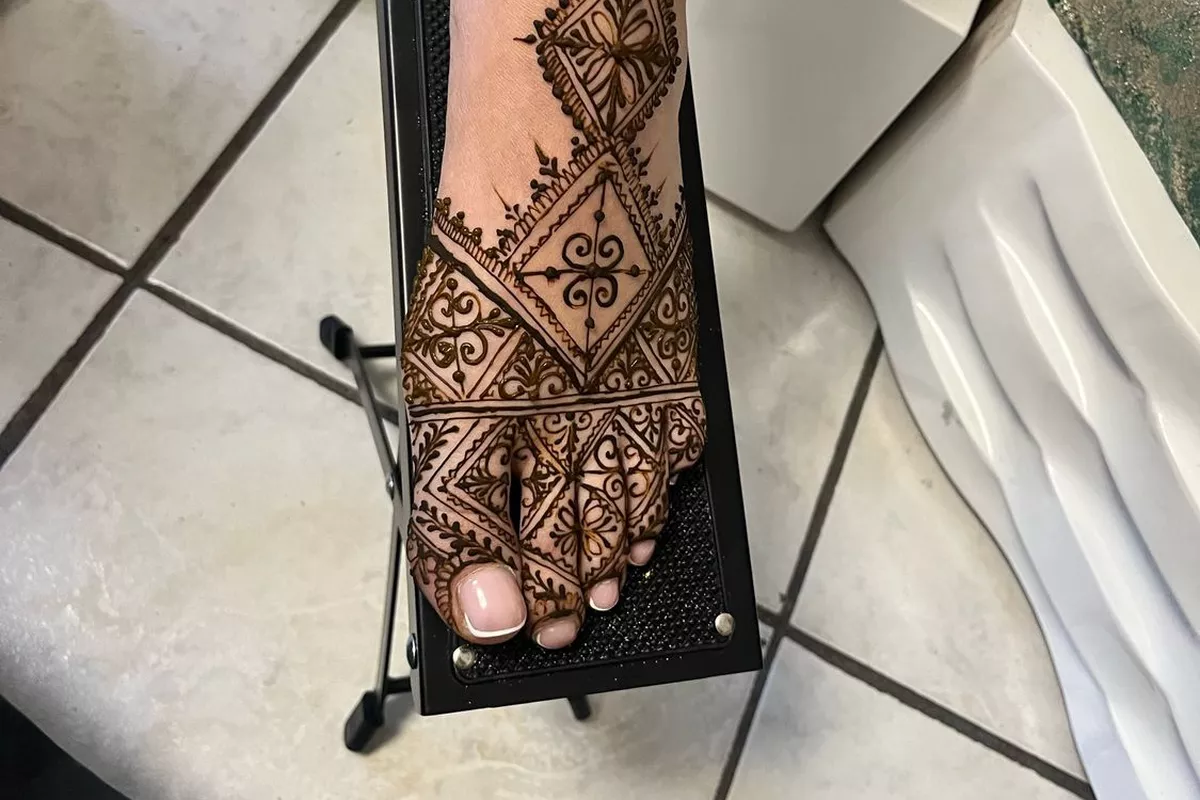 Henné pieds modèle chargé 