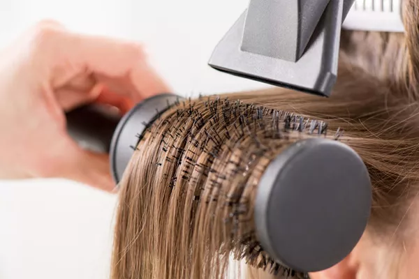 Brushing cheveux courts