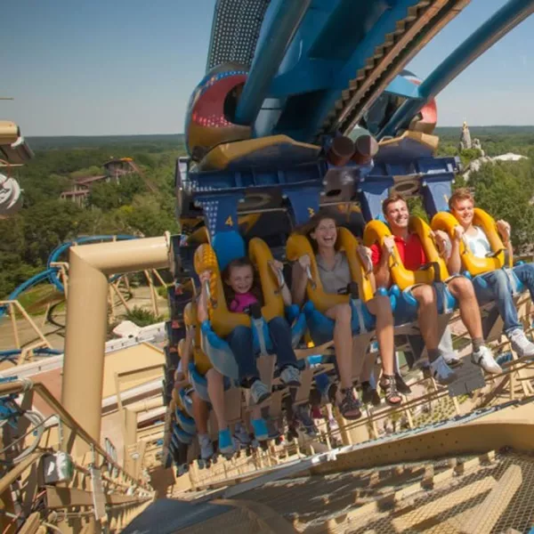 Transport pour le Parc Astérix : bus et navettes à réserver facilement