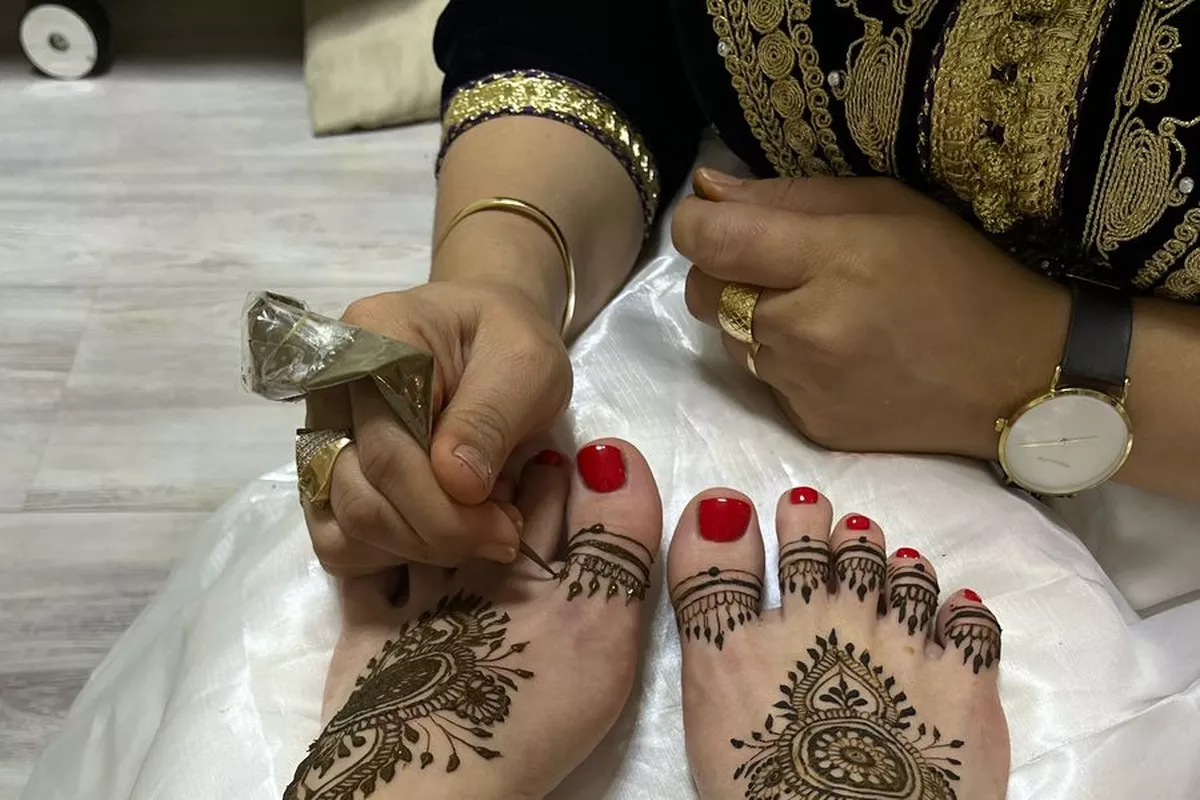 Henné pieds modèle mi chargé 