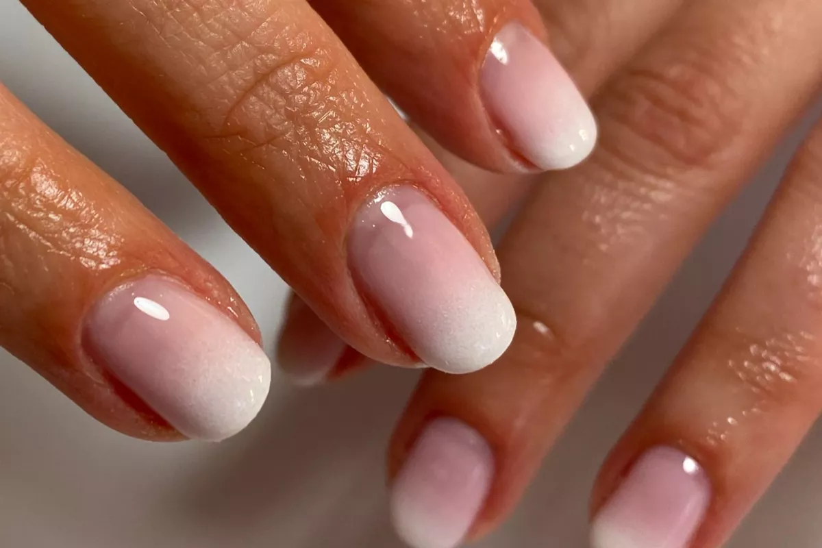 Vernis Semi-Permanent avec Renforcement au Gel