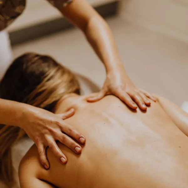 Les bienfaits d’un massage bien-être à Anse : pourquoi les femmes en raffolent ?