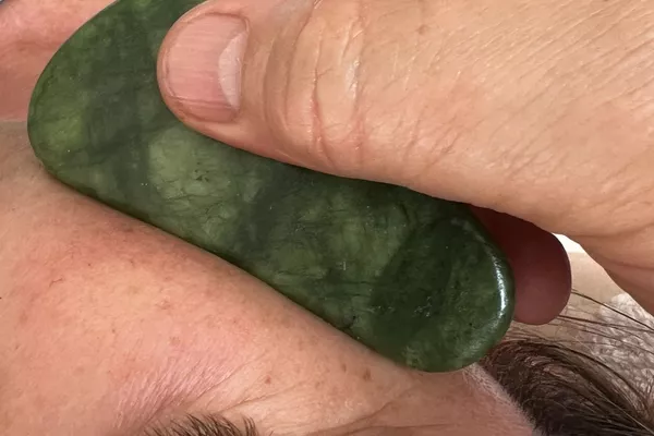 Massage Gua Sha du visage