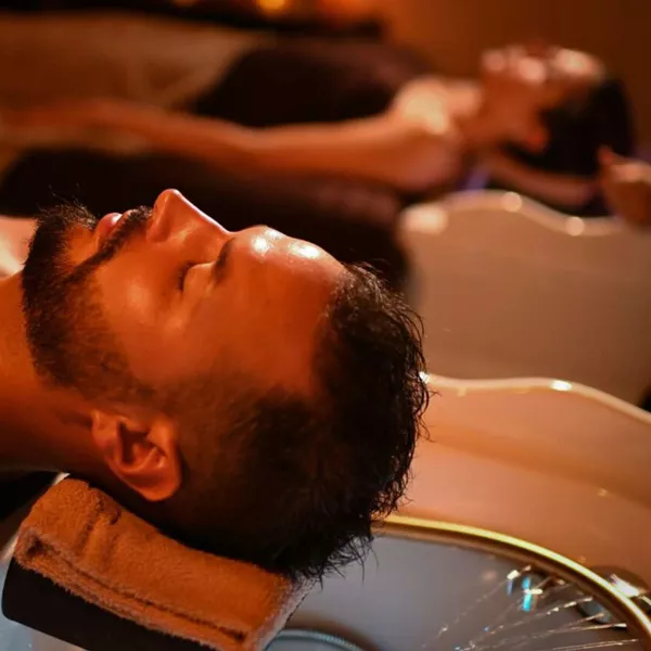 Head Spa Japonais Duo à Paris – Massage du Cuir Chevelu & Bien-être à Deux