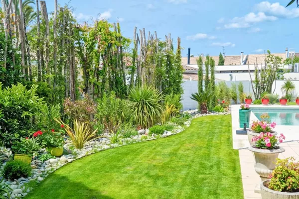 Création de massifs paysagers et engazonnement