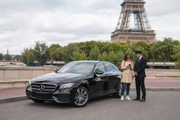 Billetterie attractions Paris avec transport privé – Tour Eiffel, Bateaux-Mouches, Musées