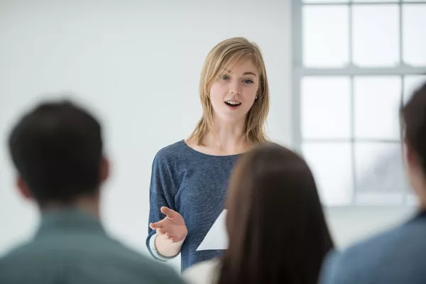 Coaching individuel pour mieux parler en public – Surmontez la peur, posez votre voix