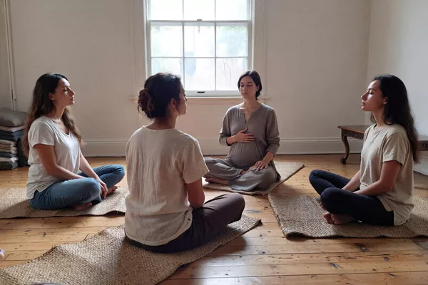 Soin Kundalini en groupe – Vibrer ensemble, se transformer ensemble