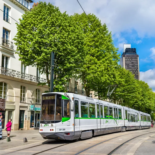 Lignes de Tram à Nantes : Comment les Services VTC Peuvent Compléter Vos Déplacements