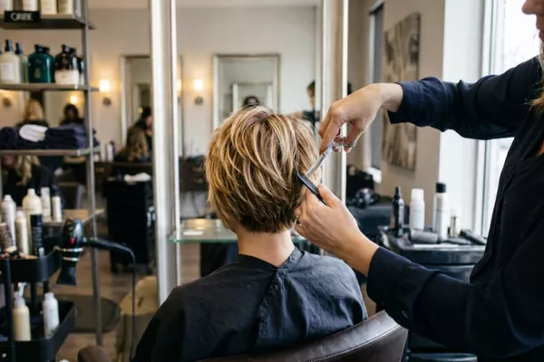 Mèches tête entière + Shampoing + Soin + Coupe + Brushing cheveux courts