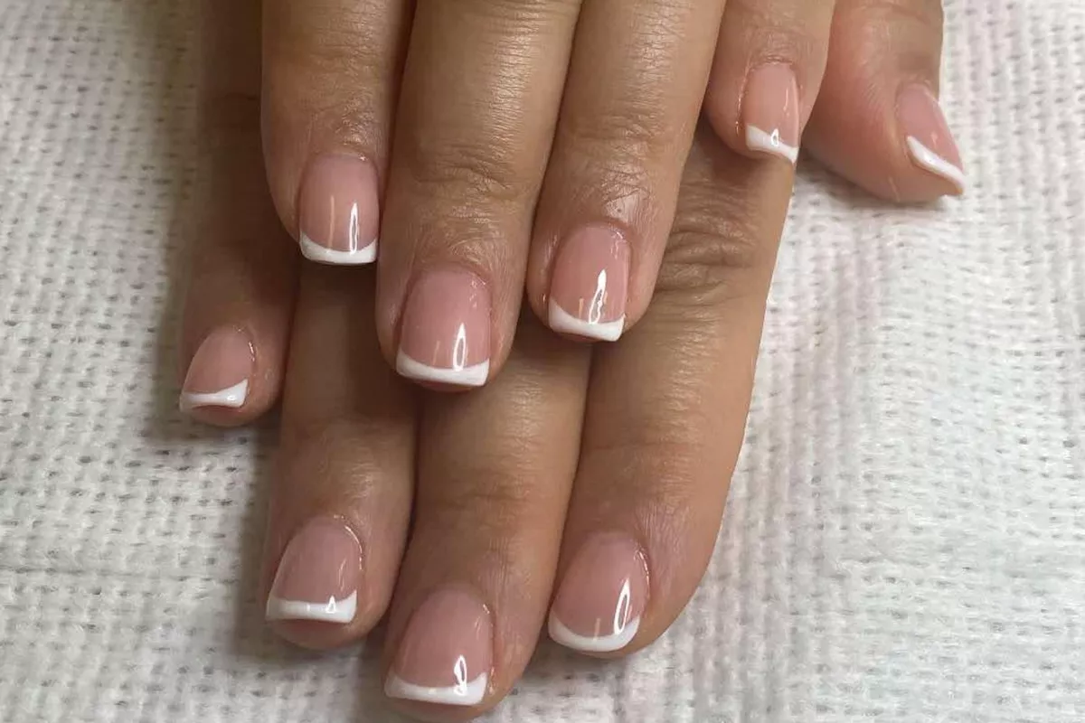 Vernis Semi-permanent French Mains