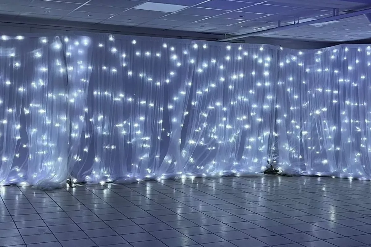 Location Rideaux Lumineux blancs avec structure