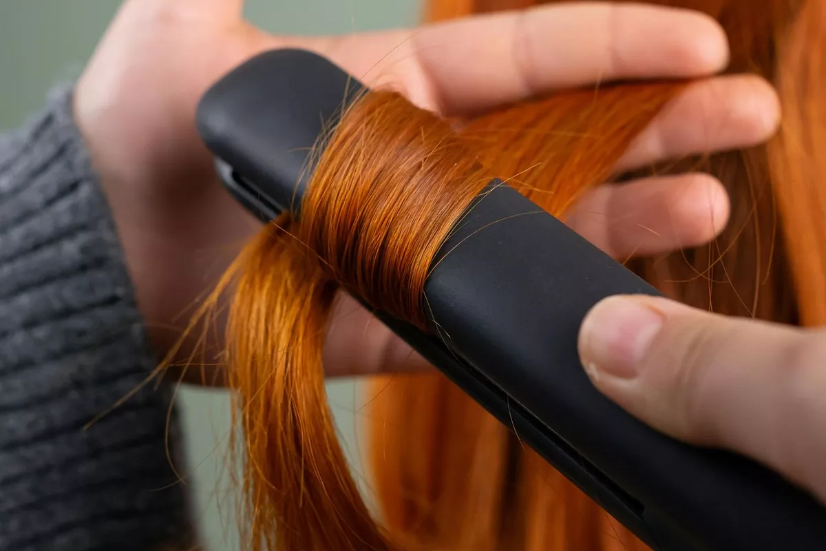 Lissage / bouclage aux plaques chev courts-mi longs