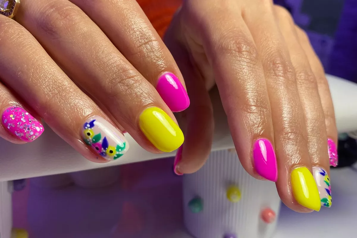 Vernis Semi-Permanent avec Renforcement au Gel