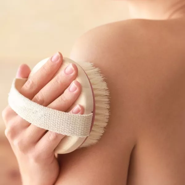 Le brossage à sec : un rituel simple pour une peau plus ferme et éclatante