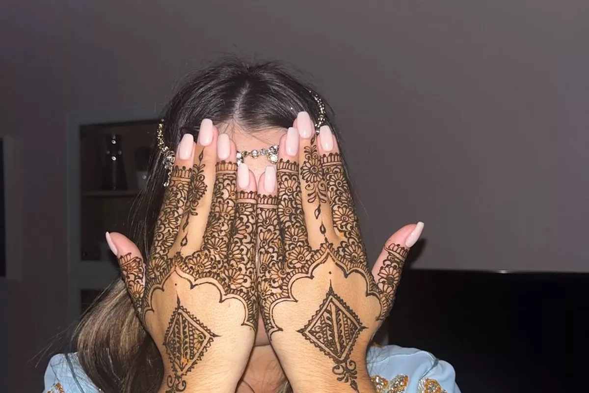 Henné mariée 2 mains(une face ) modèle mi chargé