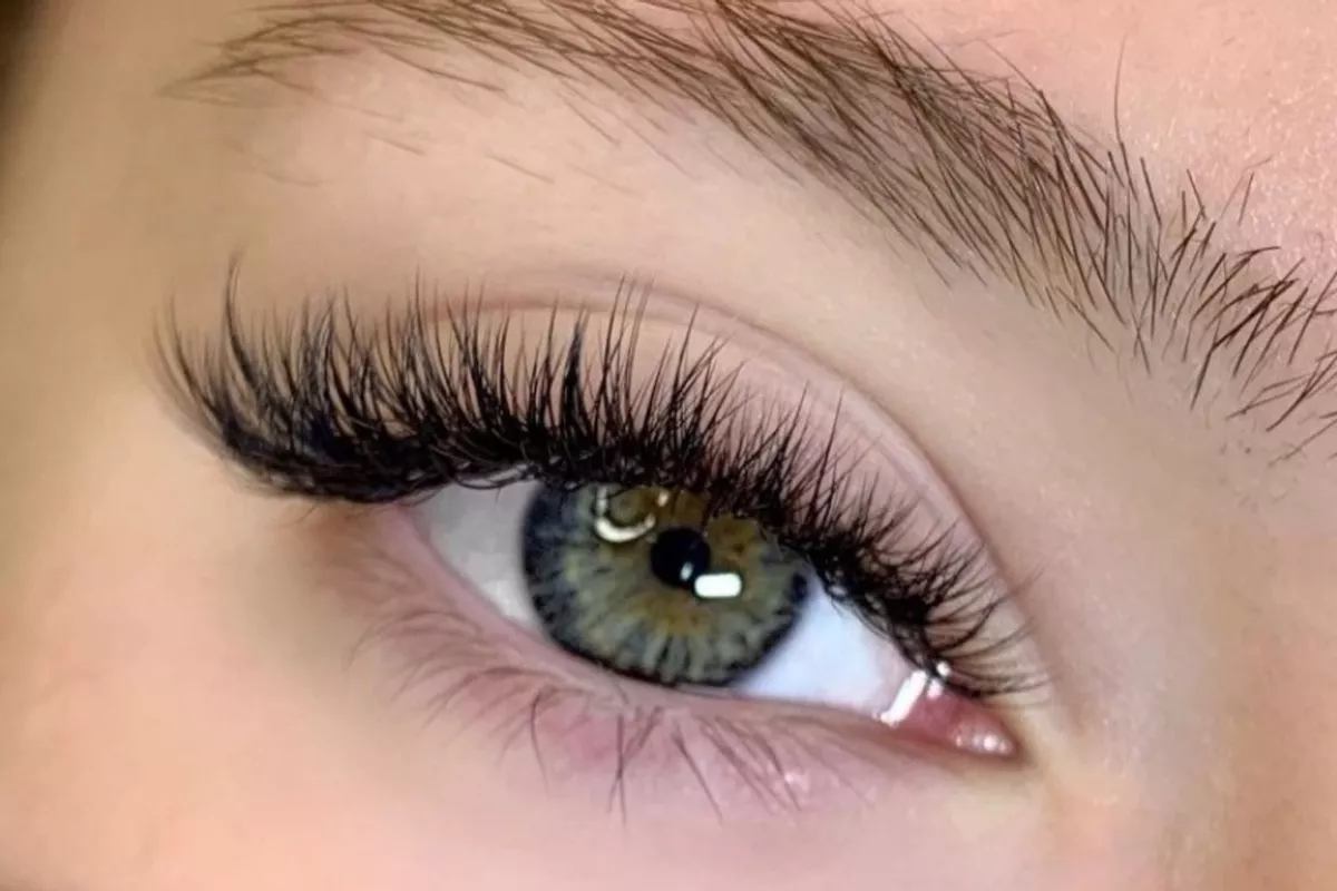 Extensions de cils ( cils à cils)