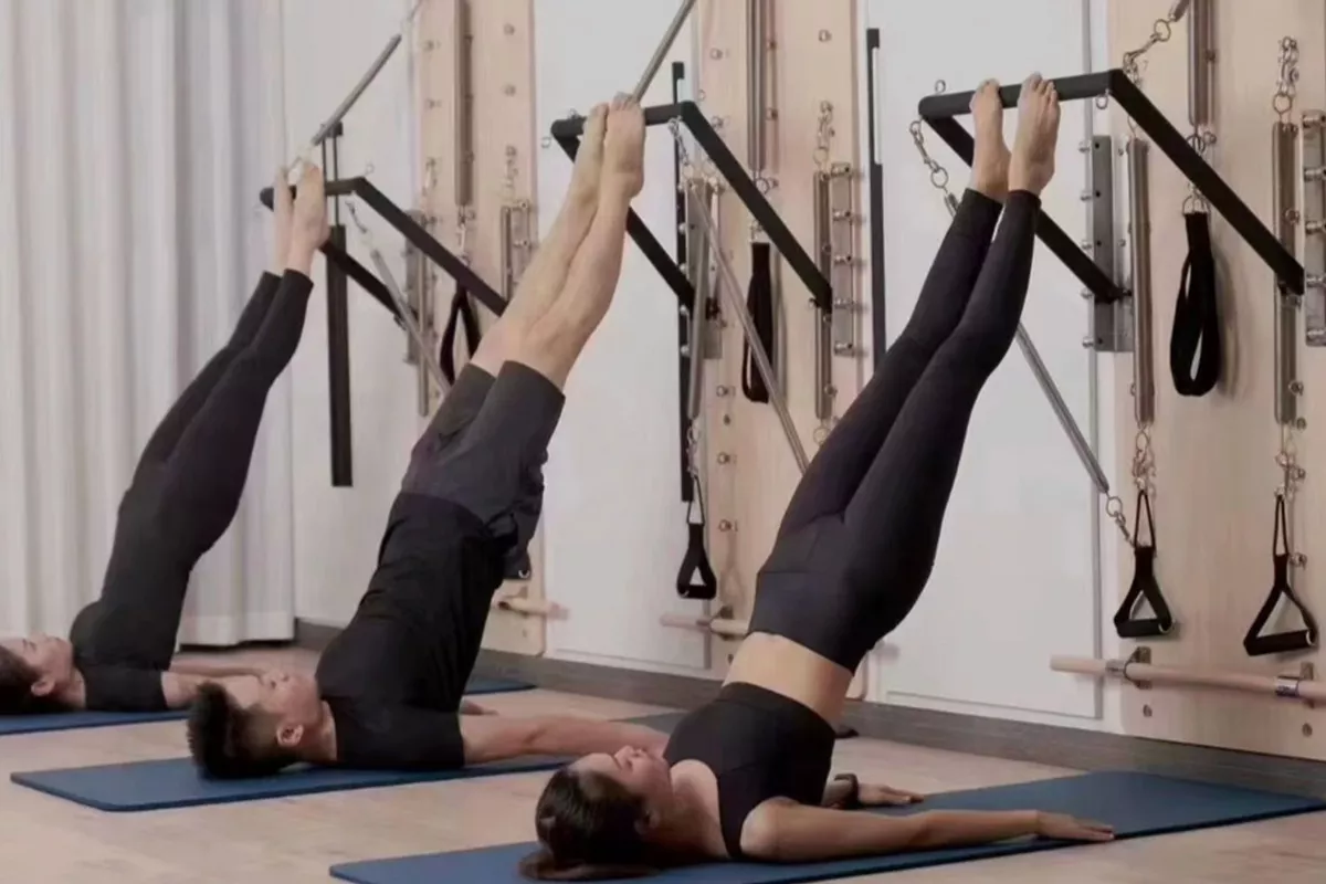 Circuit Pilates sur différentes machines en groupe